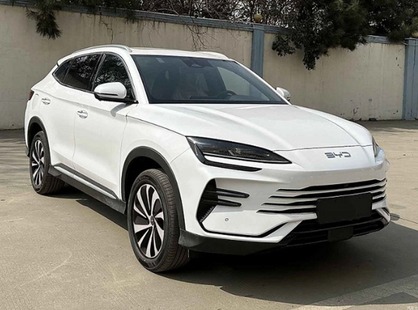 Feature-Packed Used 520km Intelligent EV Front three-quarter view of the Feature-Packed Used 520km Intelligent EV showcasing its sleek aerodynamic profile and pristine exterior finish