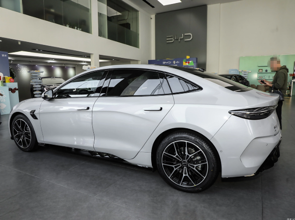 Side profile of the 650km 4WD Used Long-Range EV showcasing its aerodynamic design and pristine exterior condition